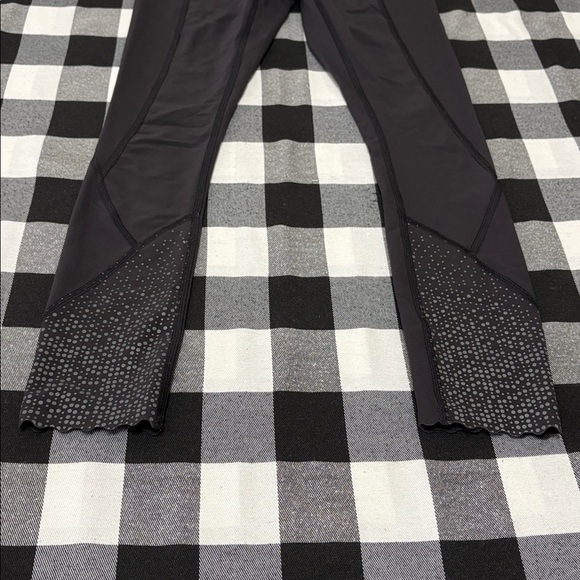 Lululemon Tight Stuff Black Gray Reflective Dots Scalloped Hem Leggings Tights 4 - Picture 4 of 16
